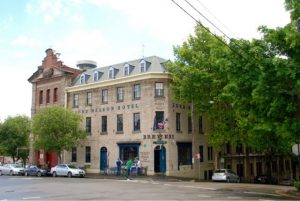 Sydney im Regen und bei Nacht