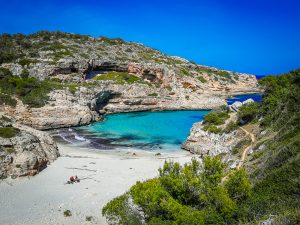 Wanderung zur Cala Màrmols